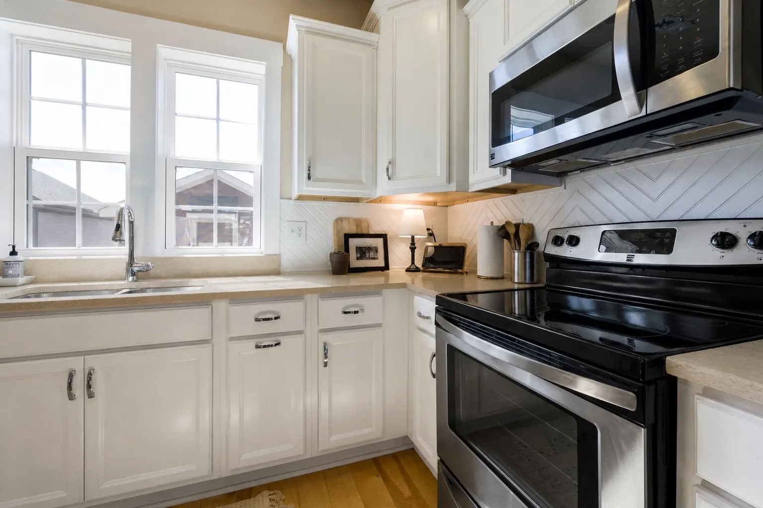 Kitchen with a worn beige countertop before the new stone-look surface was applied